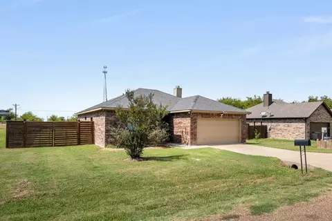 Exterior - 1002 Baker Ln, Mabank, TX 75147 photo 3 of 13