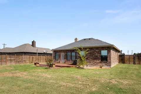 Exterior - 1002 Baker Ln, Mabank, TX 75147 photo 6 of 13