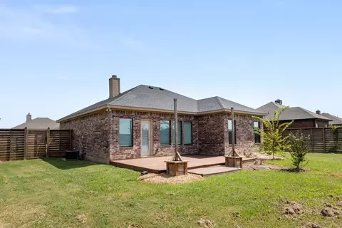 Exterior - 1002 Baker Ln, Mabank, TX 75147 photo 5 of 13