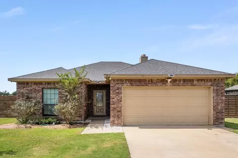 Exterior - 1002 Baker Ln, Mabank, TX 75147 photo 2 of 13