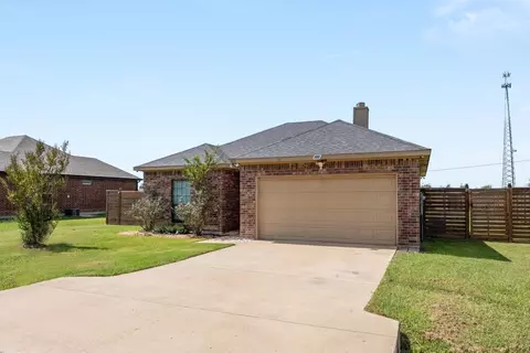 Exterior - 1002 Baker Ln, Mabank, TX 75147 photo 4 of 13