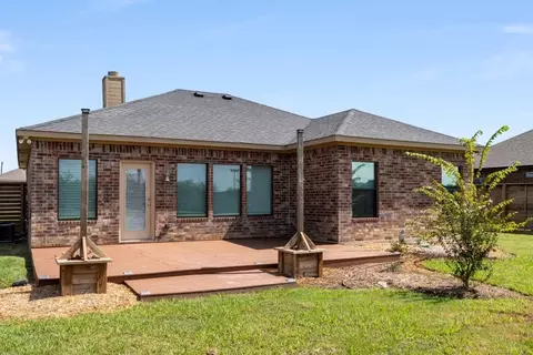 Exterior - 1002 Baker Ln, Mabank, TX 75147 photo 8 of 13