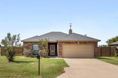 1002 Baker Ln, Mabank, TX 75147