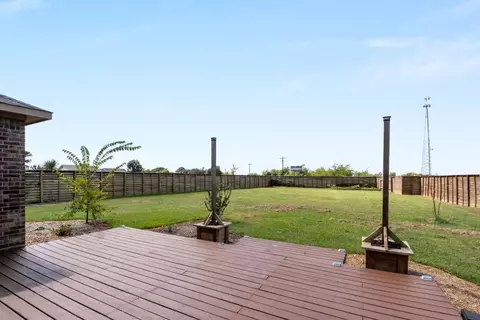 Exterior - 1002 Baker Ln, Mabank, TX 75147 photo 7 of 13