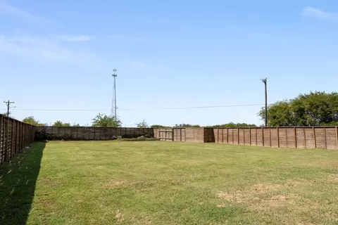 Exterior - 1002 Baker Ln, Mabank, TX 75147 photo 9 of 13