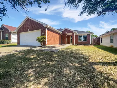 1933 Sampsell Dr, Grand Prairie, TX 75051