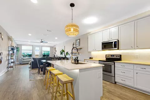 251 S Mill St #260, Lewisville, TX 75057