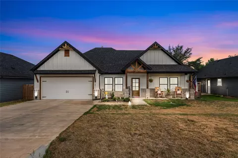 2811 San Gabriel Dr, Granbury, TX 76048