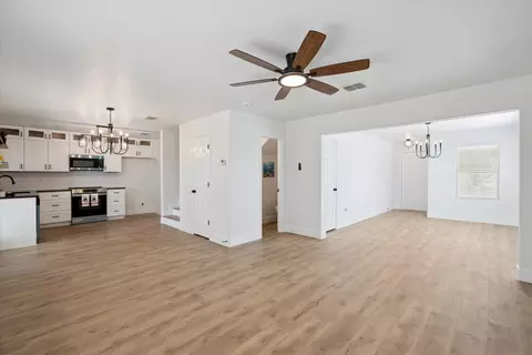 1926 Harbor Lights Dr, Grand Prairie, TX 75051