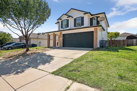 1926 Harbor Lights Dr, Grand Prairie, TX 75051