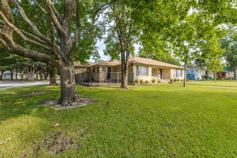 9735 Cloister Dr, Dallas, TX 75228