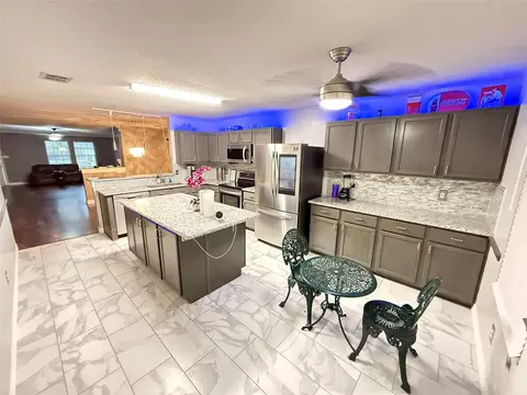910 Anvil Creek Dr, Arlington, TX 76001