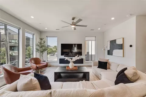 4730 Manett St #101, Dallas, TX 75204