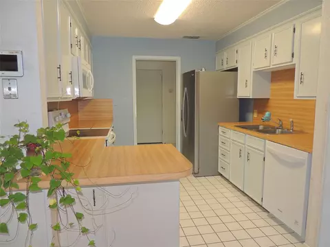 Kitchen - 925 Kenwood Dr, Abilene, TX 79601 photo 1 of 2