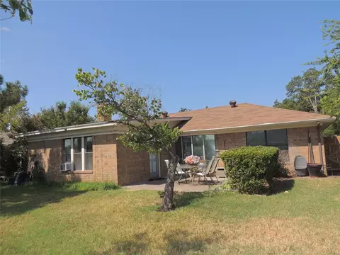 Exterior - 925 Kenwood Dr, Abilene, TX 79601 photo 5 of 13