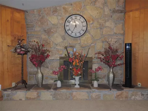 Living - 925 Kenwood Dr, Abilene, TX 79601 photo 3 of 5