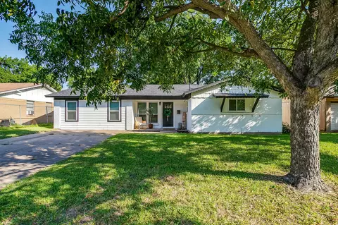 332 Lena Ln, Burleson, TX 76028