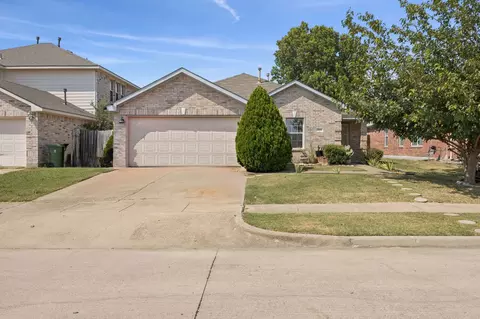 903 Hems Ln, Arlington, TX 76001
