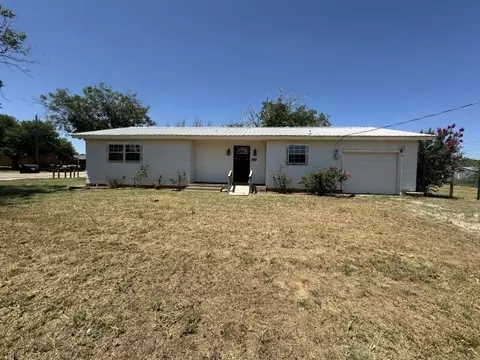 302 S Reeves St, Loraine, TX 79532