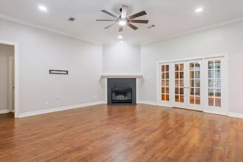 Living - 9412 Silverthorn Dr, Waco, TX 76708 photo 2 of 5