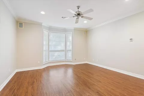 Living - 9412 Silverthorn Dr, Waco, TX 76708 photo 4 of 5