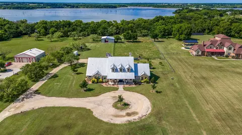 221 Cattle Trl, Tioga, TX 76271