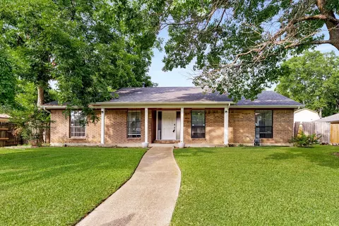 4002 Azalea Ln, Garland, TX 75043