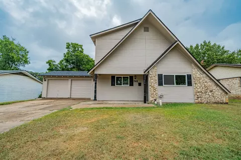 741 Ponderosa Dr, Hurst, TX 76053