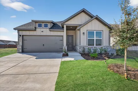 2220 Trailside Dr, Sherman, TX 75092