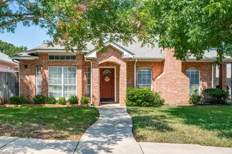 4608 Oak Club Dr, Arlington, TX 76017