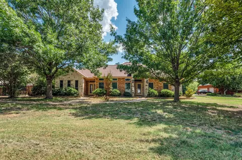 2852 S Lakeview Dr, Cedar Hill, TX 75104