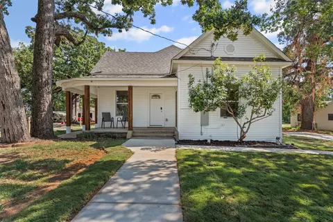 1130 W Bullock St, Denison, TX 75020