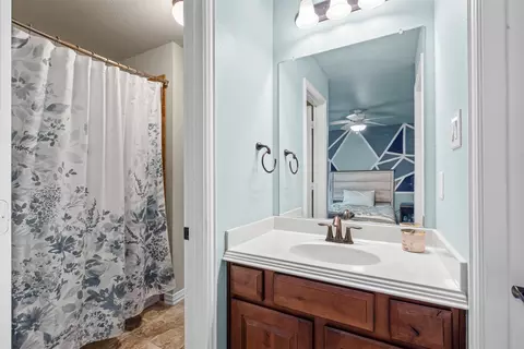 Bath - 3536 Treetop Dr, Euless, TX 76040 photo 3 of 4