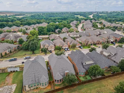 View/Area - 3536 Treetop Dr, Euless, TX 76040 photo 3 of 4