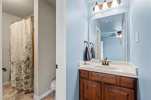 Bath - 3536 Treetop Dr, Euless, TX 76040 photo 4 of 4