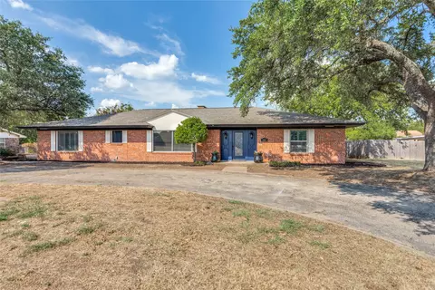 202 Mockingbird Ln, Weatherford, TX 76086