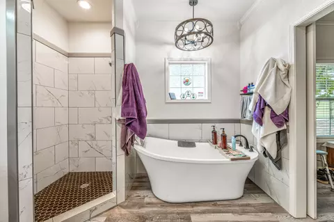 Bath - 129 Hogan St, Comanche, TX 76442 photo 3 of 5