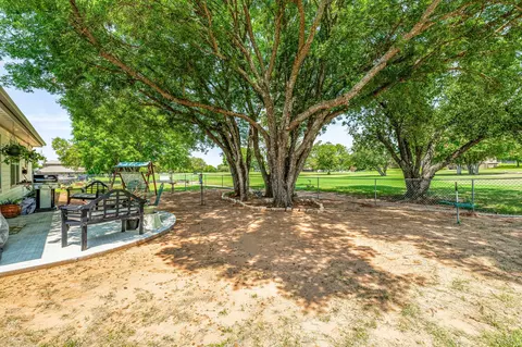 Exterior - 129 Hogan St, Comanche, TX 76442 photo 7 of 10