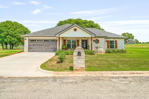 Exterior - 129 Hogan St, Comanche, TX 76442 photo 3 of 10
