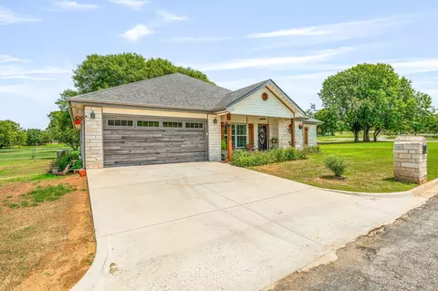 Exterior - 129 Hogan St, Comanche, TX 76442 photo 4 of 10