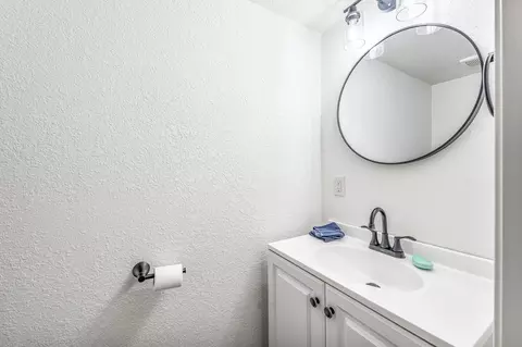 Bath - 129 Hogan St, Comanche, TX 76442 photo 5 of 5