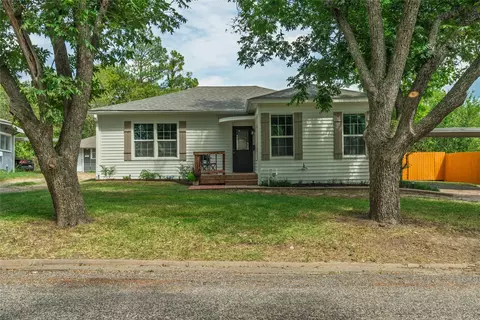 1210 Earl St, Commerce, TX 75428