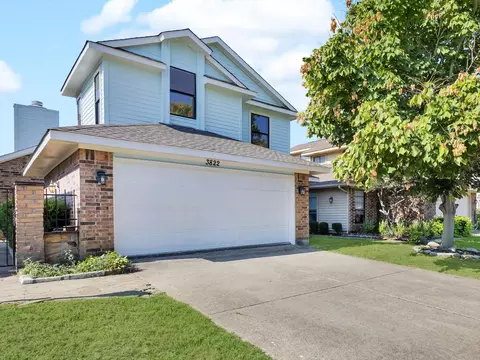 3822 Clover Hill Ln, Carrollton, TX 75007
