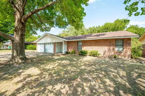 256 Davis Ave, Stephenville, TX 76401