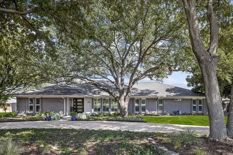 4222 Laren Ln, Dallas, TX 75244
