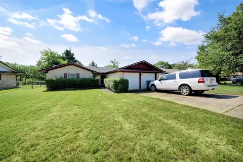 1015 S Valentine Dr, Sherman, TX 75090