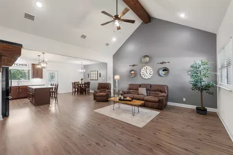 306 Eagle Dr, Eddy, TX 76524 photo 4