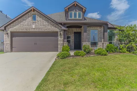 8800 Conroe Dr, Lantana, TX 76226