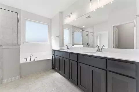 Bath - 2041 Kelva Dr, Haslet, TX 76052 photo 2 of 3