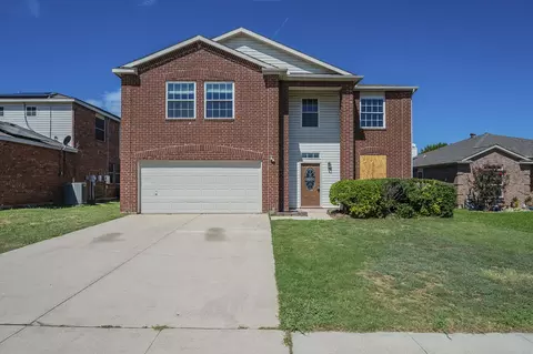 1112 Roundhouse Dr, Saginaw, TX 76131
